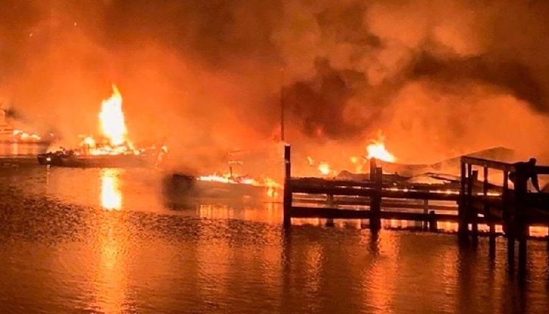 SHPËRTHEN DEBOZITA ME PROPAN/ 8 të vdekur dhe 35 anije të “gllabëruara” nga zjarri në Alabama (FOTO)
