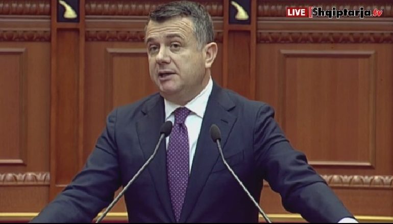 “PAKETA ANTISHPIFJE”/ Balla: Të shtyhet shqyrtimi i dekretit të Presidentit, të presim qëndrimin e Venecias. Rudina Hajdari kundër