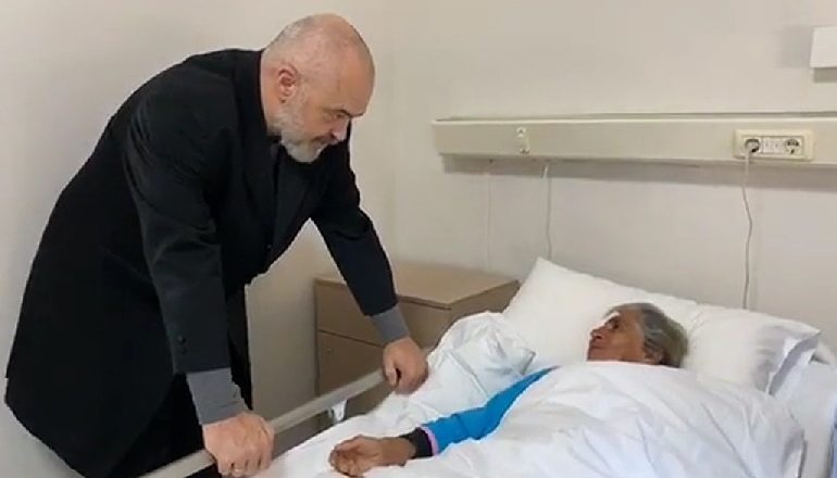 INSPEKTON INVESTIMET NË SPITALIN E VLORËS/ Rama: Lentet e syve për të moshuarit janë falas, duhej muze për pajisjet skandaloze që ishin