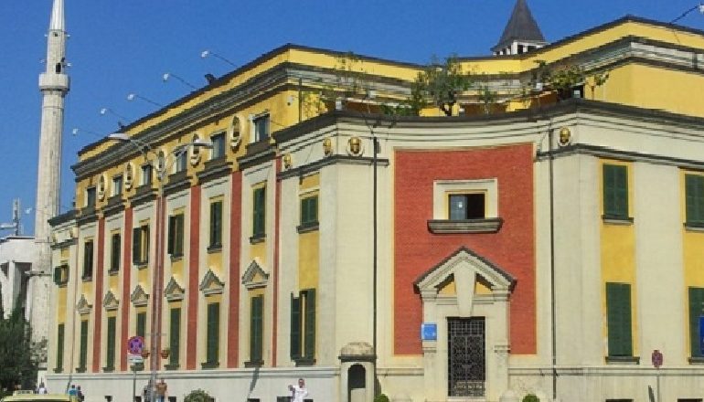 BASHKITË DYFISHOJNË SHPENZIMET NË 9 MUAJT TË 2019/ Tirana e para në mbledhjen e taksave por edhe për borxhet