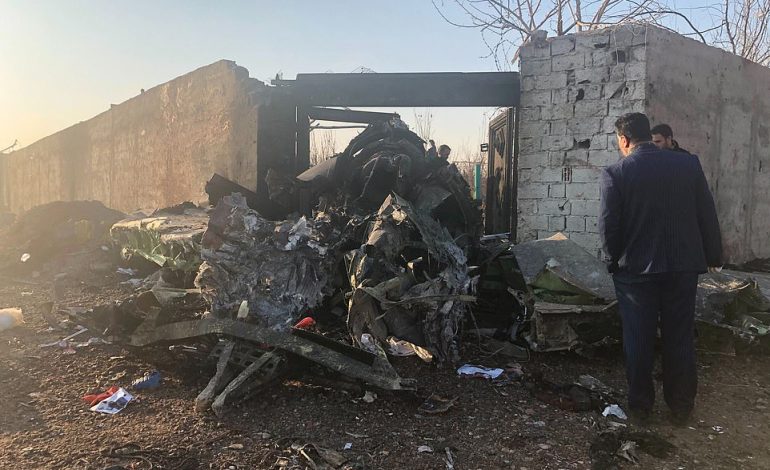 KATASTROFA/ Ja çfarë la pas rrëzimi i avionit me 176 pasagjerë në bord (FOTO+VIDEO)