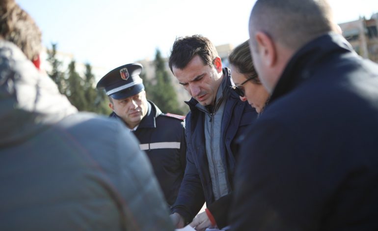 BASHKIA QË DUAM/ Kryebashkiaku inspekton punimet për terminalin e ri të autobusëve ndërqytetës tek kthesa e Kamzës