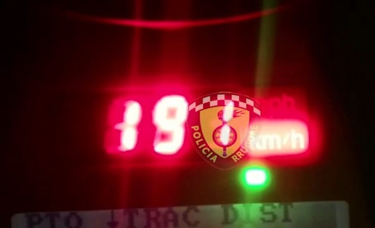 25 SHOFERË TË ARRESTUAR PËR 48 ORË/ Shpejtësi, çmenduri dhe DEHJE në timon (VIDEO)