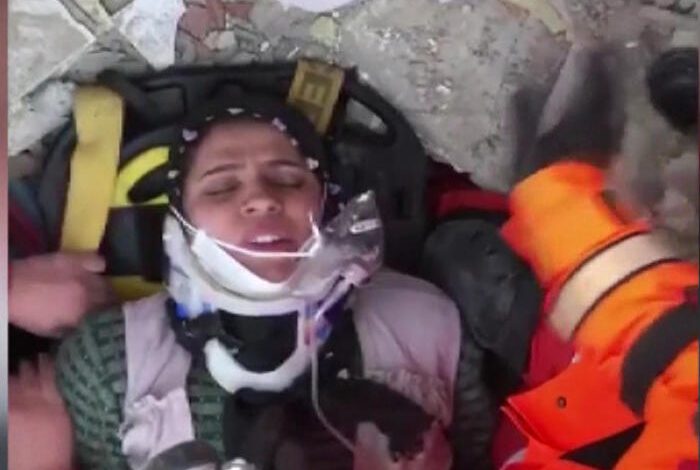 TËRMETI I FUQISHËM NË TURQI/ Nxirret nga rrënojat nëna: Mi ruani fëmijët! Janë poshtë… (VIDEO)