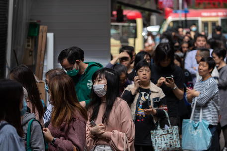 KORONAVIRUSI/ Hong Kongu shpall Emergjencë Kombëtare, virusi “vjen” me trenat e shpejtësisë së lartë