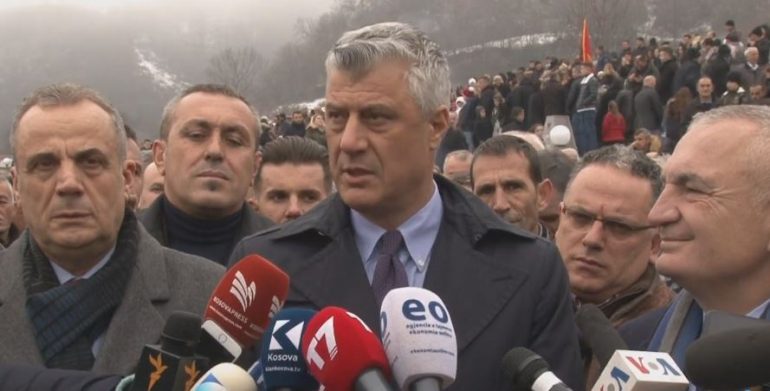 PËRKUJTIMORJA E MASAKRËS SË REÇAKUT/ Thaçi mesazh të prerë Vuçiç: Një ditë do jepni llogari për gjenocidin