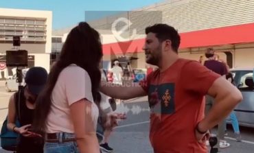 PRAPASKENAT/ Arjola Demiri i gjuan në shkelm Ermalit gjatë xhirimeve (VIDEO)