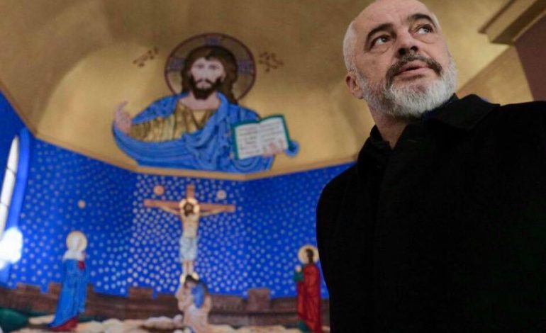 “DURIM VËLLA DHE MBARËSI”/ Rama REPLIKA me qytetarët: Nuk e di ku e ke parë që për 2 muaj të rindërtohen nga e para… (FOTO)