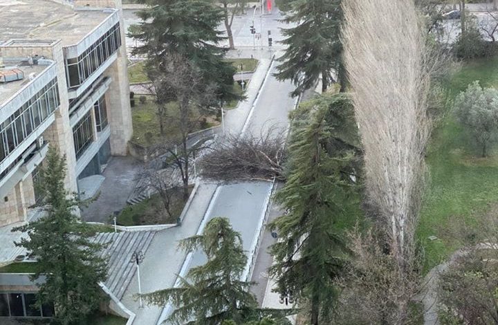 ERA E FORTË NË TIRANË/ Veliaj publikon FOTOT: Kujdes! Evitoni lëvizjet…