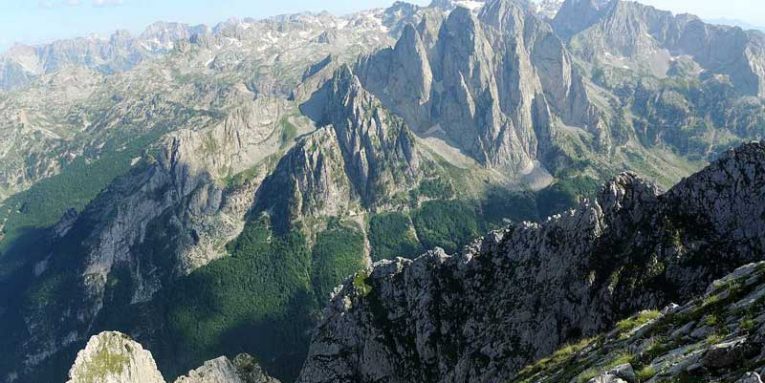SHQIPËRIA NJË NDËR 9 DESTINACIONET E 2020/ Prestigjozja “Financial Times”: Bjeshkët e Namuna i zënë vendin Alpeve (FOTO)