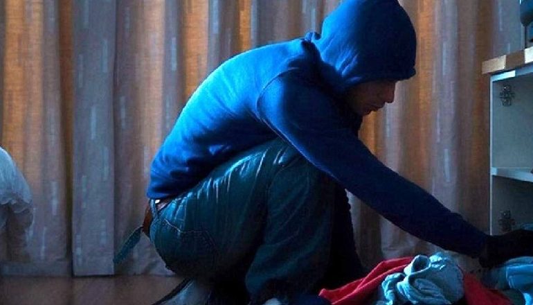 U SPIUNUA NGA FQINJËT/ Ja çfarë ndodhi me të riun që u kap duke vjedhur shtëpinë e emigrantit
