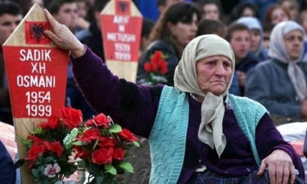 MASAKRA E REÇAKUT/ Çfarë shkruante mjeku shqiptar në fletoren e tij. Dëshmitë e para nga momenti kur pa 45 civilët e vrarë (FOTO)