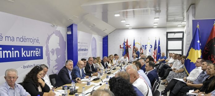 QEVERIA E RE/ Mblidhet Kryesia e LDK-së, diskutohet për koalicionin me Lëvizjen Vetëvendosje