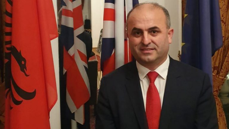 Ç’do ndodhë me emigrantët shqiptarë pas BREXIT? Flet avokati shqiptar në Britani: Mëngjesin e 1 shkurtit do ta gjejnë veten…