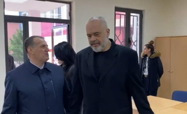 NË INAGURIMIN E SHKOLLËS NË SURREL/ Rama: Gjithçka është bërë me shumë përkushtim dhe cilësi (FOTO)