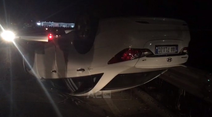 PAMJET/ Aksident në Novoselë, makina përmbyset në mes të rrugës (VIDEO)