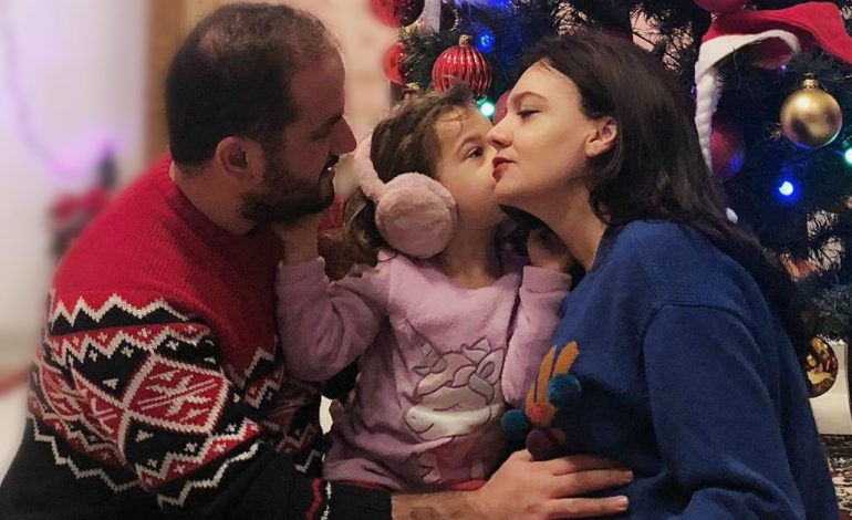 “NGA NE TË KATËRT PËR JU TË GJITHË”/ Kartolina dhe urimi i Spiropalit për shqiptarët (FOTO)