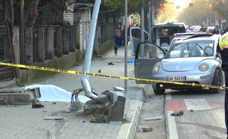 DY TË VDEKUR NË TIRANË/ Pamje nga aksidenti tragjik. Viktimat ishin kalimtarë (FOTO)