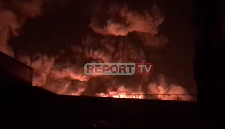 SHTËLLUNGA TYMI DHE ZJARR MASIV/ Momenti kur digjet fabrika e babait të kryebashkiakut në Kavajë (VIDEO)