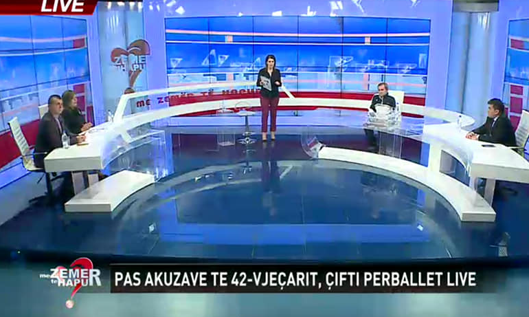 “MË TËRHIQTE ZVARRË”/ E akuzoi për braktisje, gruaja përballet ‘live’ me burrin: Përpara se të ikja më la pandjenja (VIDEO)