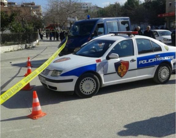 AKSIDENT NË DURRËS/ Automjeti përplas këmbësorin, arrestohet shoferi
