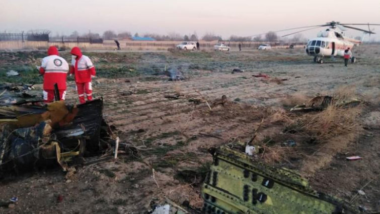 NUK KA TË MBIJETUAR/ Rrëzohet pranë Teheranit avioni ukrainas, 176 të vdekur