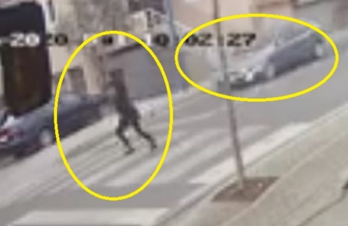 NDODH NË TIRANË/ Gruaja shpëton për një “fije” te vijat e bardha (VIDEO)