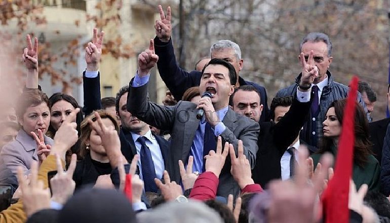 BASHA PA “RRUGËDALJE”/ Njofton PROTESTË në… shkurt. A do i bashkohen demokratët?