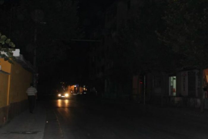 MOTI I KEQ NË TIRANË/ Disa zona pa energji elektrike