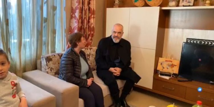 NË FAMILJEN LURI NË TIRANË TË PREKUR NGA TËRMETI/ Rama dhe Veliaj japin lajmin e mirë: Djali i shtëpisë…