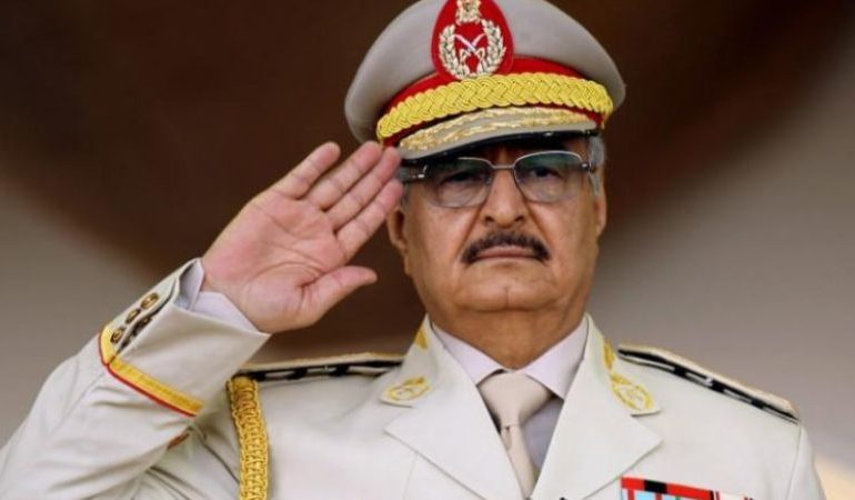 U RIKTHYE NGA EMIGRIMI 20 VJEÇAR NË SHBA/ Si koloneli Haftar u bë një udhëheqës i fuqishëm, i një Libie në konflikt