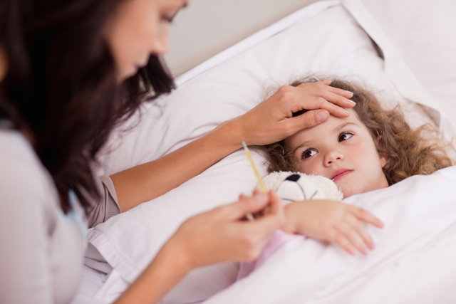 SHTOHET NUMRI I PACIENTËVE TË PREKUR NGA GRIPI/ Mjekët: Nuk ka nevojë për panik, mos i mbani fëmijët…