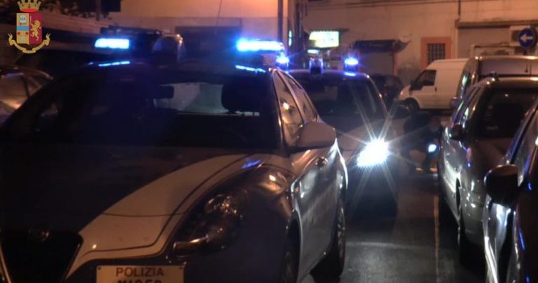 SHQIPTARËT ”LËNË NAM” DHE PËR VITIN E RI/ Familja me 6 anëtarë përleshet në mes të sheshit, e përfshirë dhe një grua shtatzënë