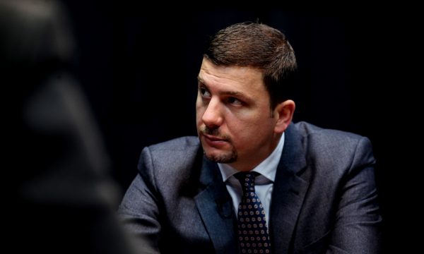 KOSOVË/ Nëkryetari i PDK: Kurti është politikan i papërgjegjshëm dhe frikacak për krijimin e Qeverisë