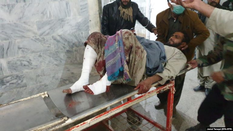 PAKISTAN/ Shpërthim në një xhami. Vdesin 15 persona