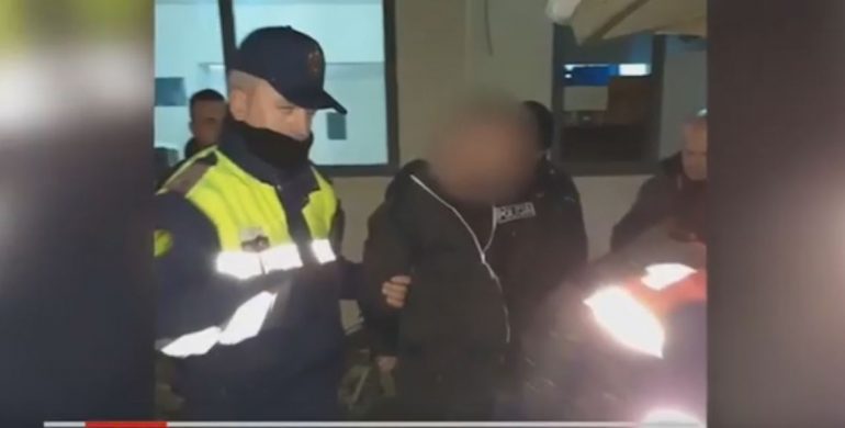 TENTOI T’I SHPËTONTE POLICISË NË ELBASAN/ Si u arrestua “SKIFTERI” i makinave luksoze (VIDEO)