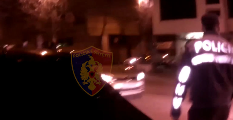 PARANDALOHET NJË KRIM NË TIRANË/ Hyn në lokal me armë e kërcënon qiradhënësen, arrestohet 43-vjeçari në Tiranë (VIDEO)