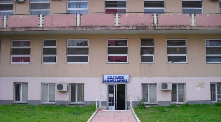 ERDHI NGA KINA/ Studentja shqiptare shtrohet tek Infektivi, mjekët: Grip i thjeshtë, nuk ka koronavirus