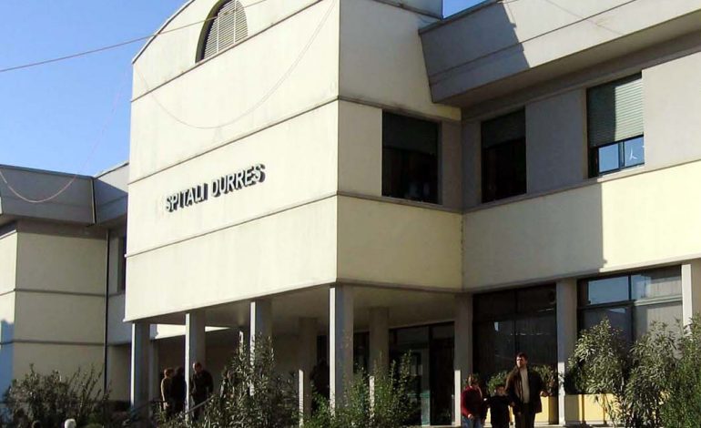 LUFTOI 36 ORË ME VDEKJEN/ Humb tragjikisht jetën e reja në Durrës pasi mjeku e “përzuri” në shtëpi, vëllai: Si m’u shua para syve