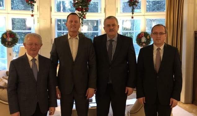 QEVERIA E RE DHE TAKSA/ Delegacioni i LDK-së takohet në Berlin me të dërguarin e Trump