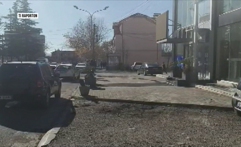 ELBASAN/ Digjet makina e një efektivi policie, ishte pezulluar disa herë nga detyra (VIDEO)