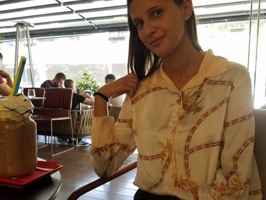 “I RANË TULLAT NË KOKË”/ Dentisti bëri ndërhyrje në pallatin në Kombinat ku humbi jetën 20-vjeçarja nga tërmeti