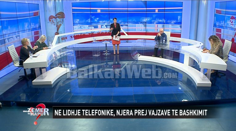 BABAI I DIVORCUAR PËRPLASET LIVE ME TË BIJËN/ Më shkelin me këmbë dhe më dhunojnë. Vajza: E meriton, flet lart e posht…