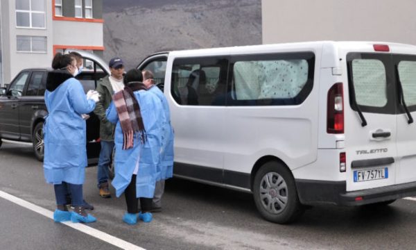MASAT/ Mblidhet sot në sallën e emergjencës në Rinas task-forca për koronavirusin