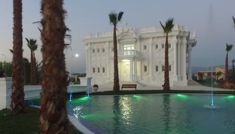NË KËRKIM PËR RRËMBIMIN DHE VRASJEN E PRENGËS/ Gjykata e Posaçme i sekuestron kompleksin, karburantin dhe vilën Altin Hajrit