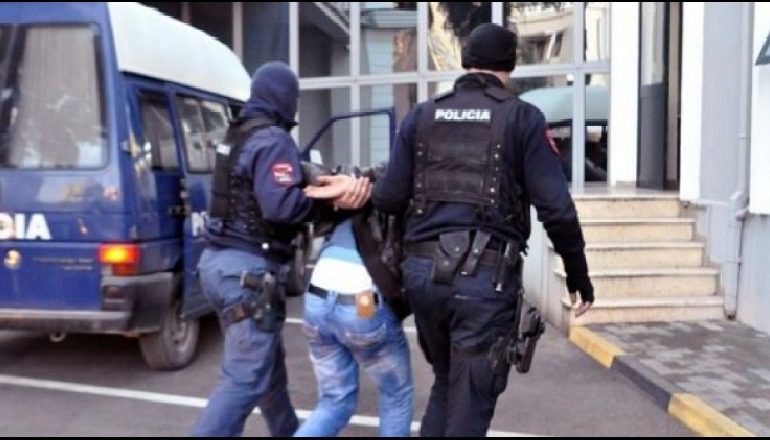 NGA VRASJA E DY TURISTËVE ANGLEZË TEK VJEDHJA E ENERGJISË/ Kush është i arrestuari në Vlorë (EMRI+DETAJET)