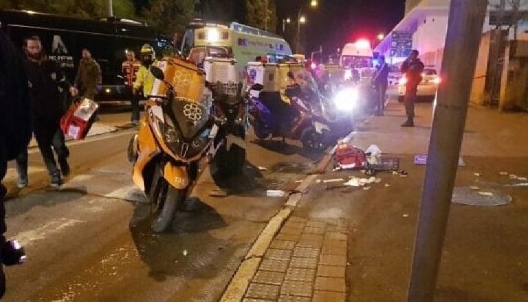 SULM TERRORIST NË JERUZALEM/ Me makinë shtyp ushtarët, të paktën 12 të plagosur. Në kërkim autori i sulmit