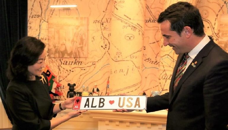 VELIAJ TAKOHET ME AMBASADOREN YOURI KIM/ “Të rrisim investimet amerikane në vend si dhe rimëkëmbjen…”