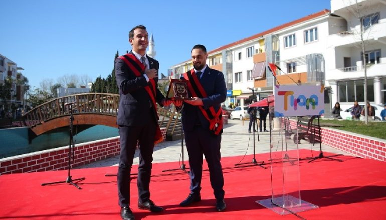 CEREMONIA E 100-VJETORIT TË TIRANËS NË SHIJAK/ Veliaj: Vëmendja jonë te arsimimi dhe punësimi i të rinjve