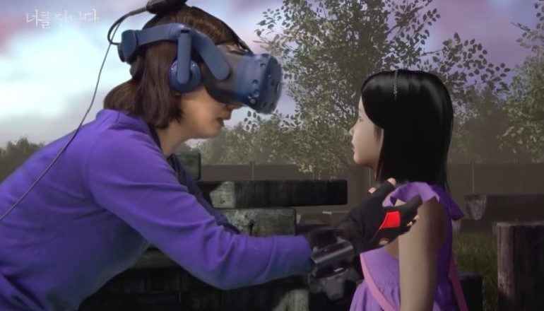 TEKNOLOGJIA HAP DYERT PËR NJË DIMENSION TË RI/ Sjell “takimin” e nënës dhe vajzës së saj të vdekur (VIDEO)